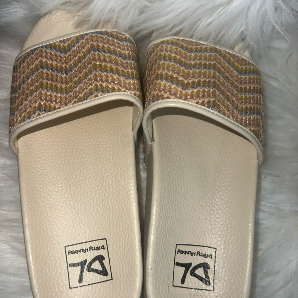 Dirty Laundry Cream and Tan Zigzag Sandals